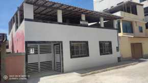 Casa de 03 quartos à 50 metros da praia do Xodó